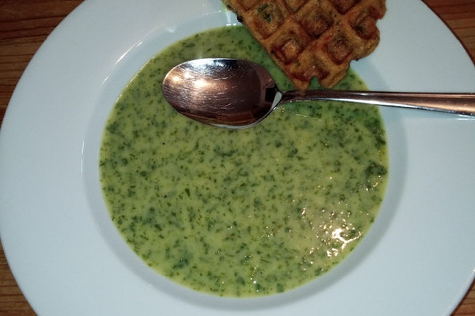 Kartoffel-Radieschenblättersuppe mit Garnelen