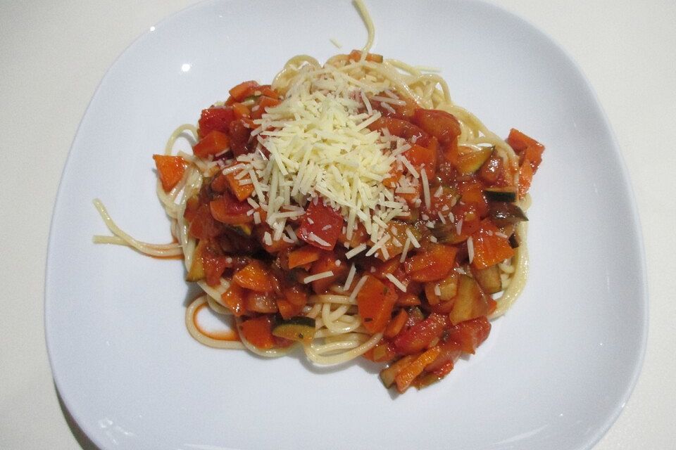 Spaghetti mit Gemüsebolognese