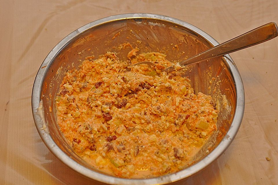 Mediterraner Feta-Möhren Dip