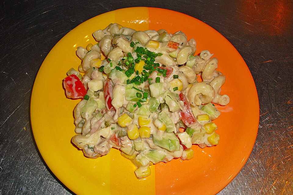 Bunter Nudelsalat mit Thunfisch