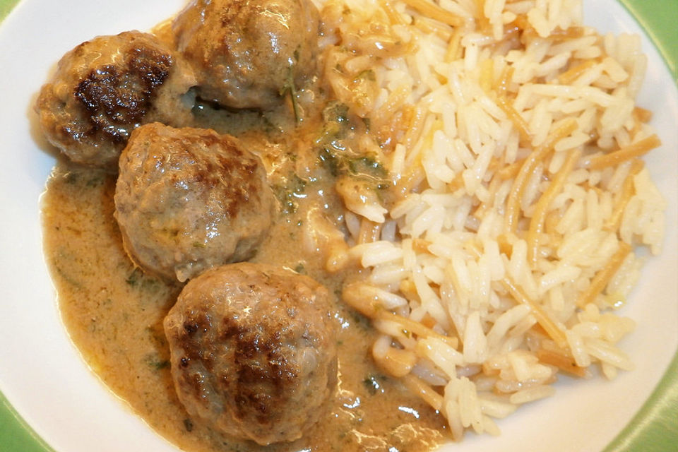 Köttbullar in Rahmsoße