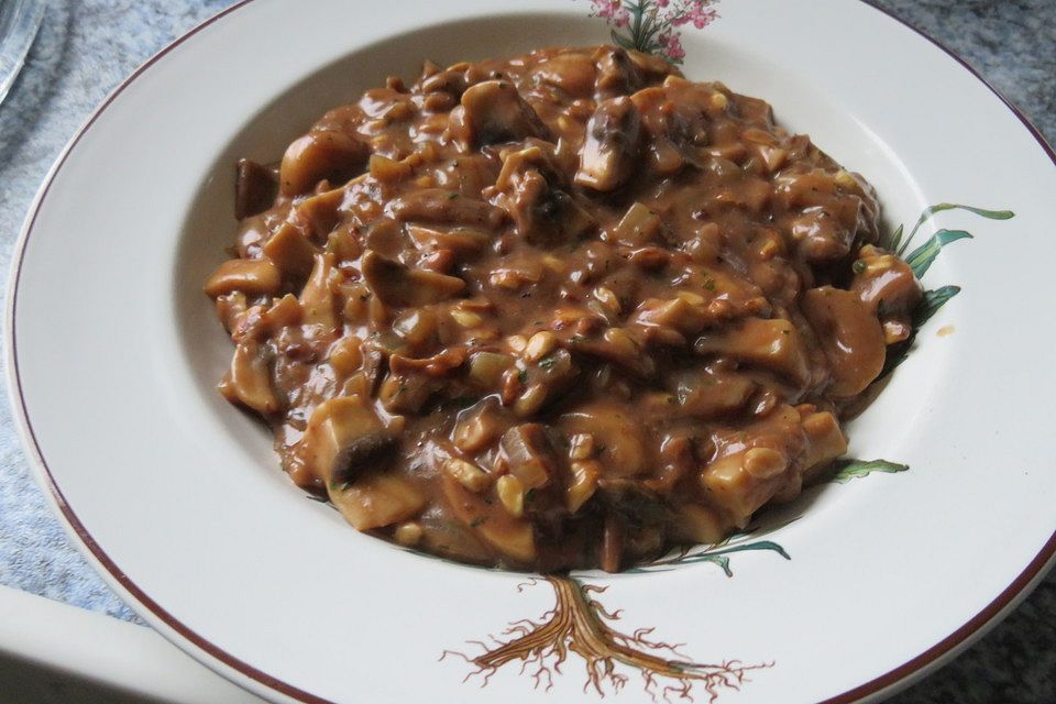 Pilzpfanne mit Cashewkernen