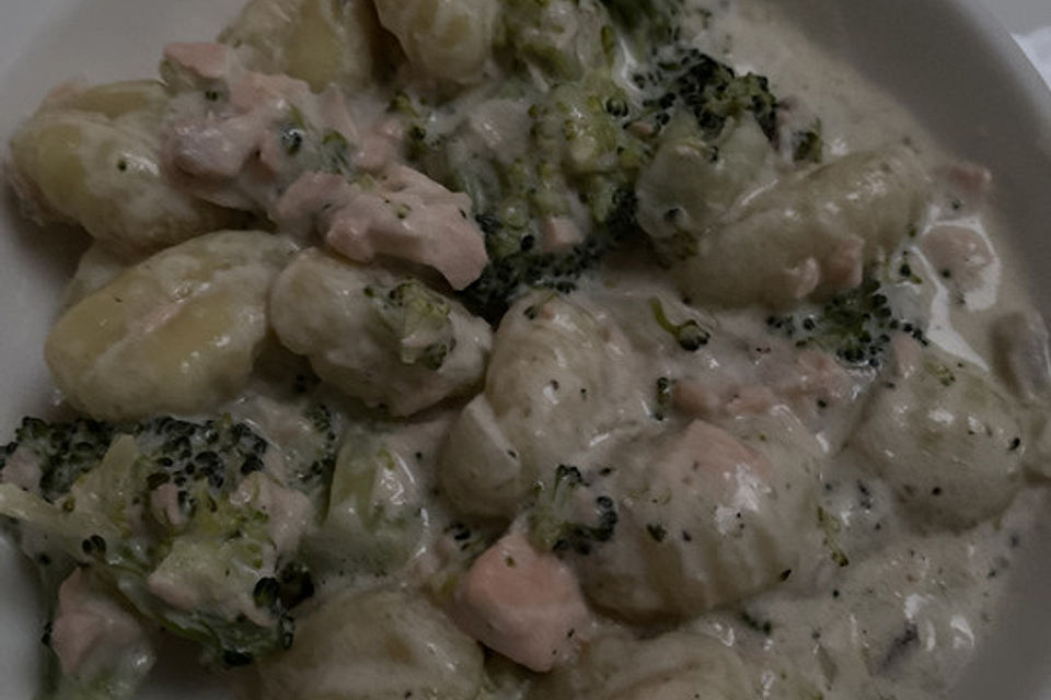 Schnelle Lachspfanne mit Gnocchi