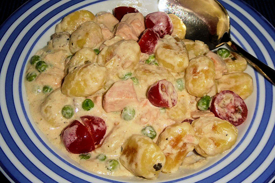 Schnelle Lachspfanne mit Gnocchi