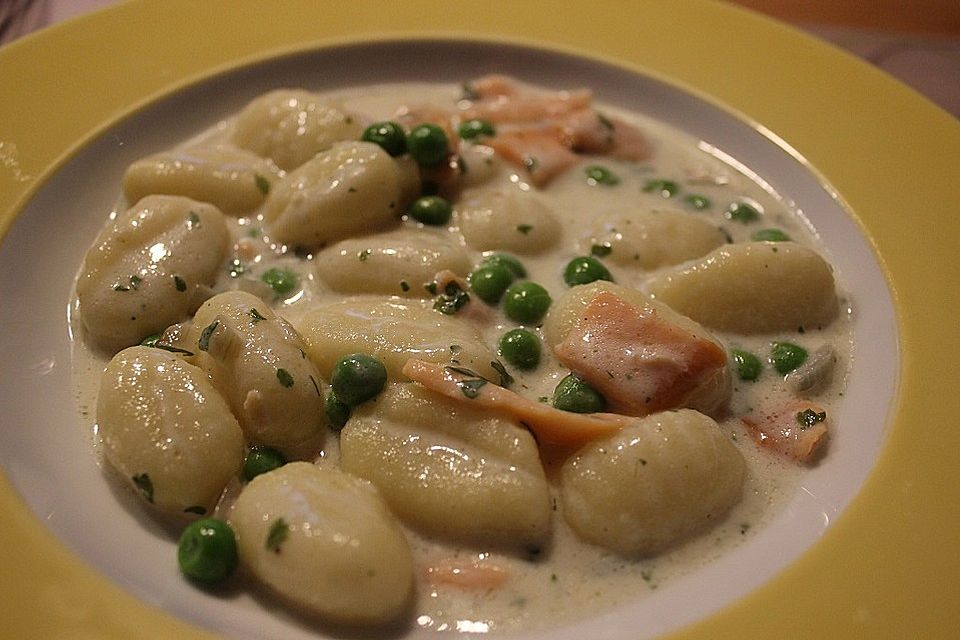 Schnelle Lachspfanne mit Gnocchi