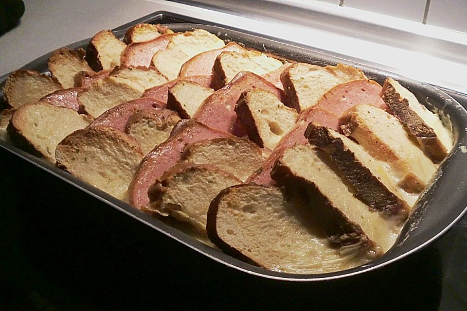 Laugenbrötchen-Leberkäse-Gratin