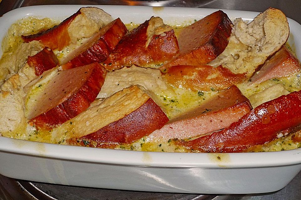 Laugenbrötchen-Leberkäse-Gratin