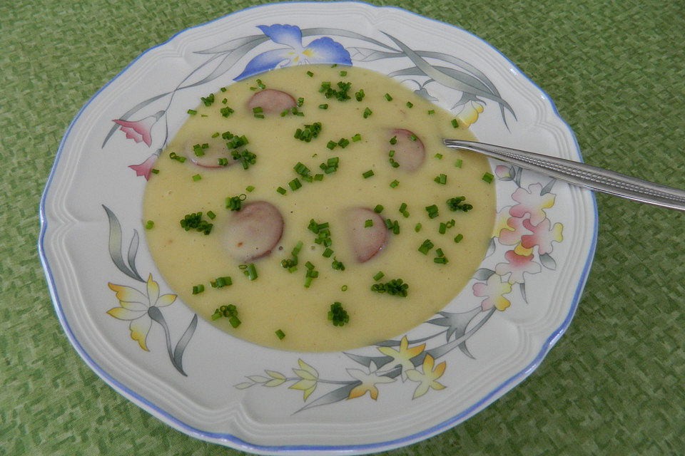 Deftige Kartoffelsuppe mit Cabanossi