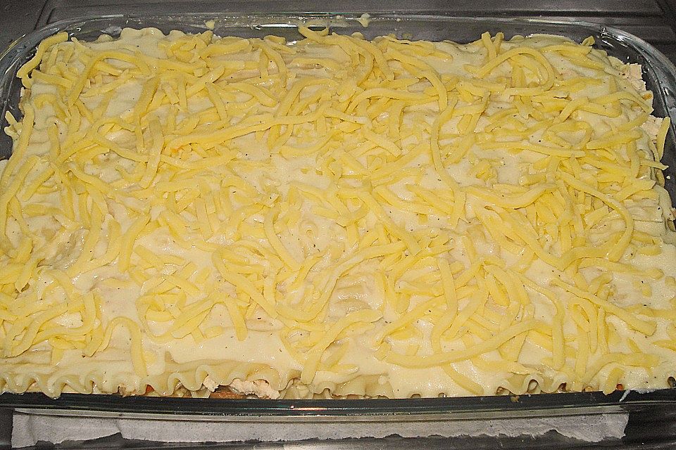 Hähnchenlasagne in weißer Sauce