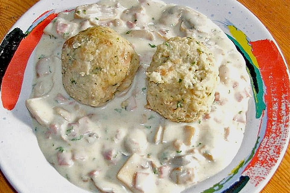 Pilzragout mit Semmelknödel