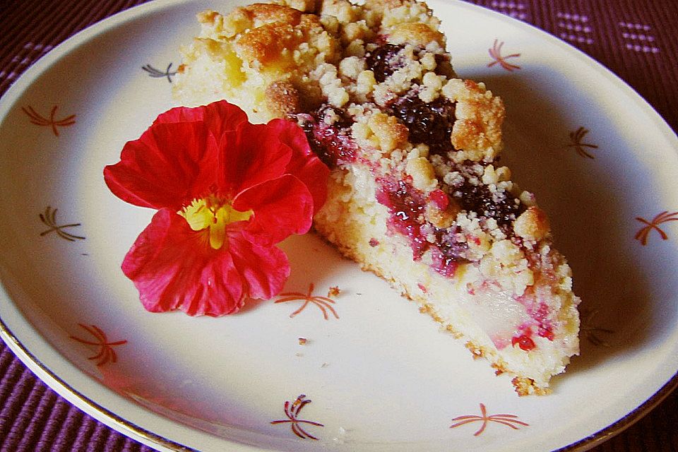 Birnen-Brombeer-Streuselkuchen