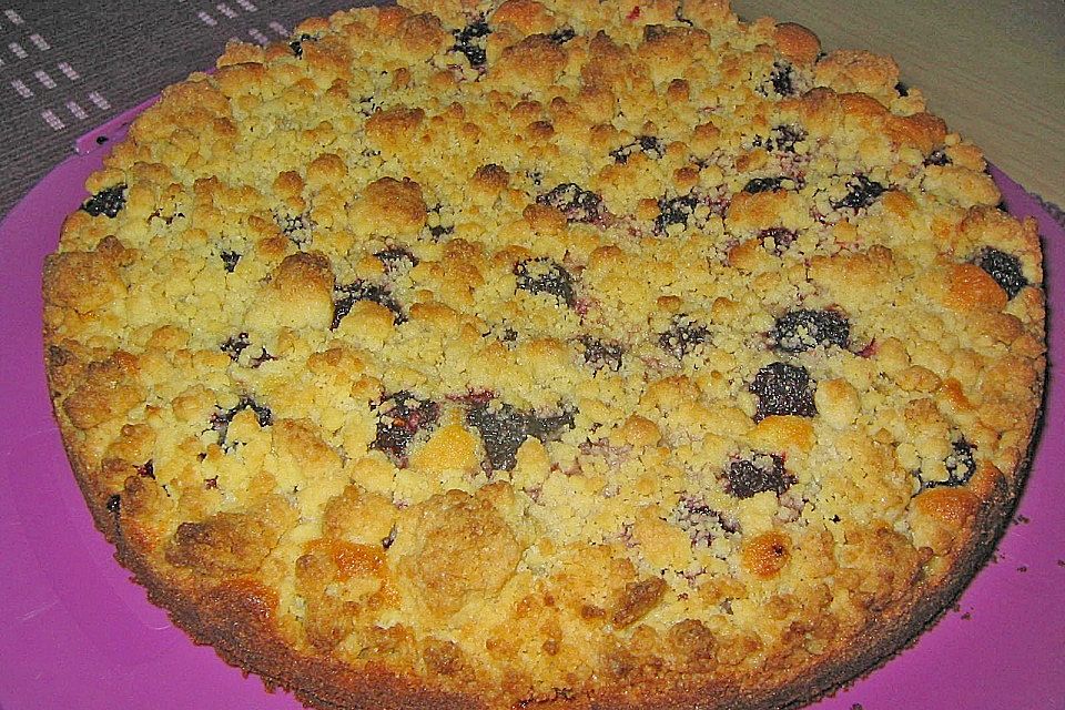 Birnen-Brombeer-Streuselkuchen