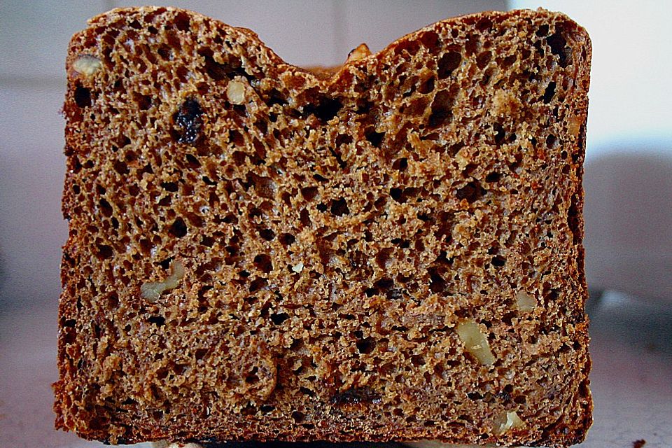 Pflaumen-Walnuss-Brot