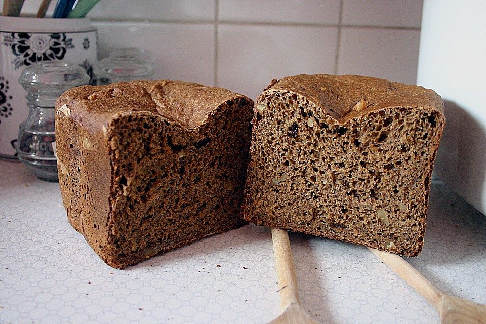 Pflaumen-Walnuss-Brot