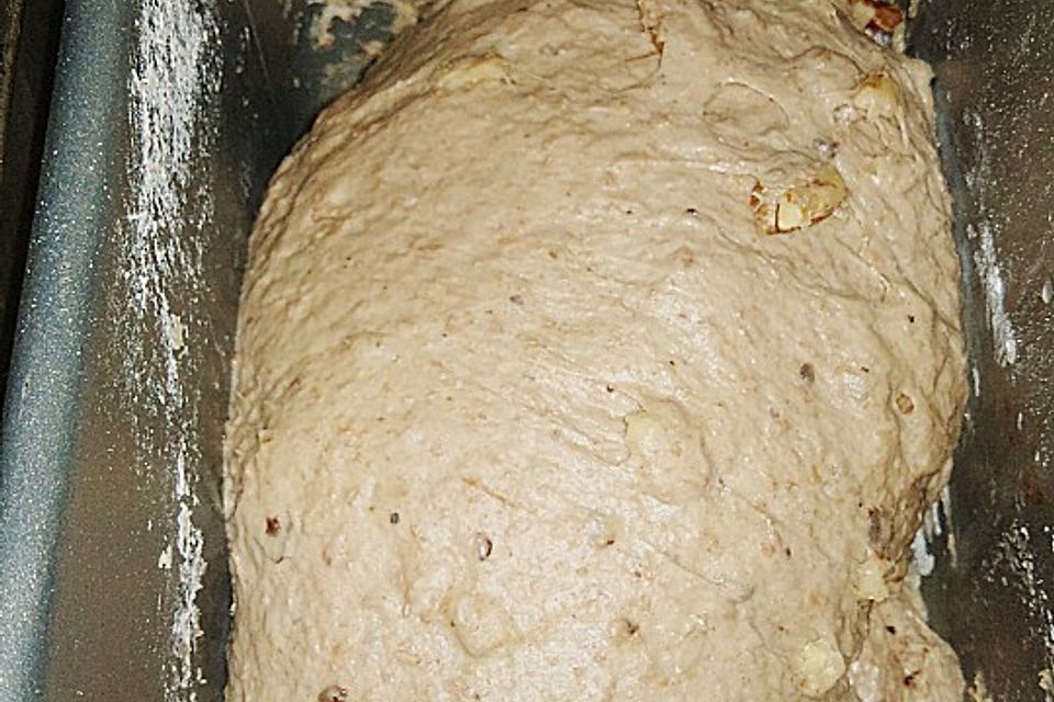 Pflaumen-Walnuss-Brot