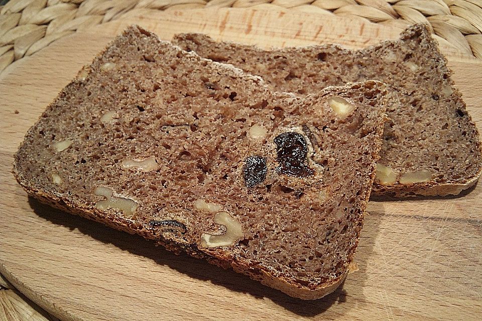 Pflaumen-Walnuss-Brot