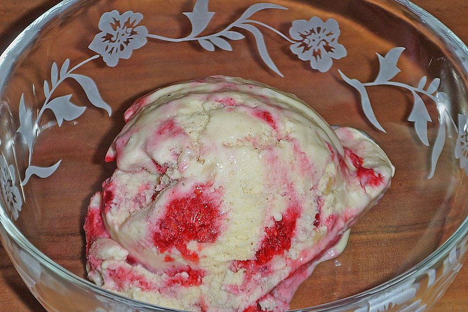 Milchreis-Eis mit Zwetschgen