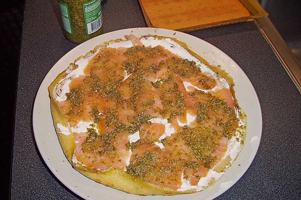 Pfannkuchen-Lachs-Röllchen