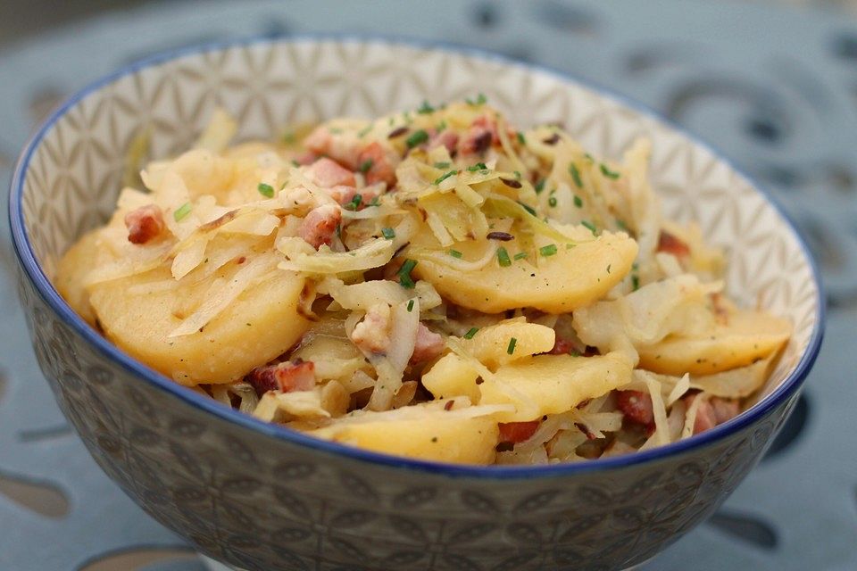 Hessischer Kartoffelsalat mit Kraut