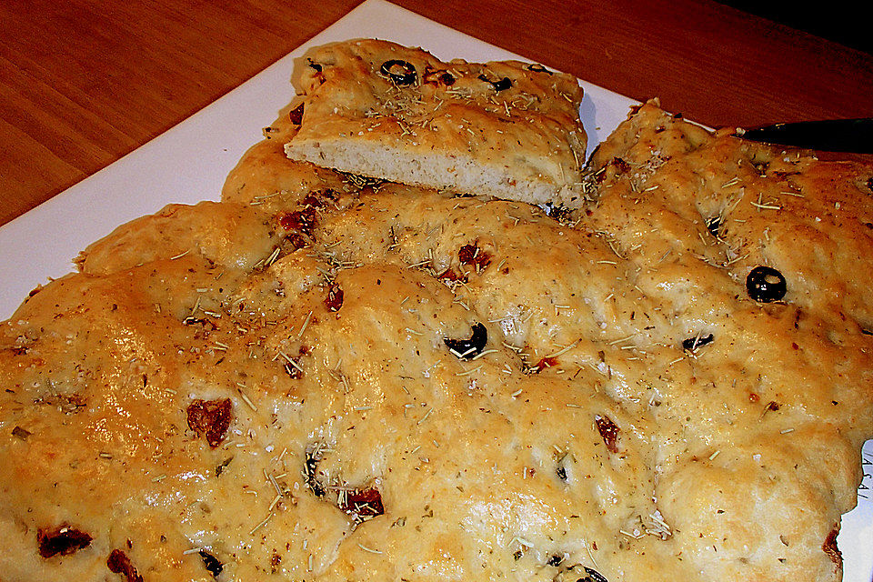 Focaccia mit getrockneten Tomaten