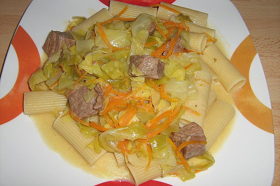 Spitzkohlgulasch mit feiner Orangennote