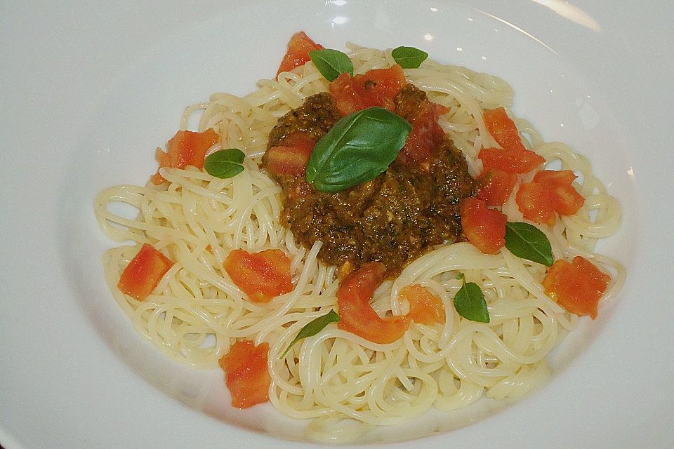 Spaghetti mit asiatischem Pesto