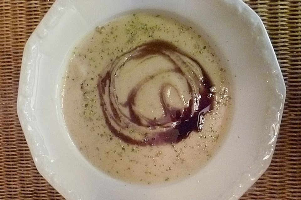 Kartoffelcremesuppe mit Majoran