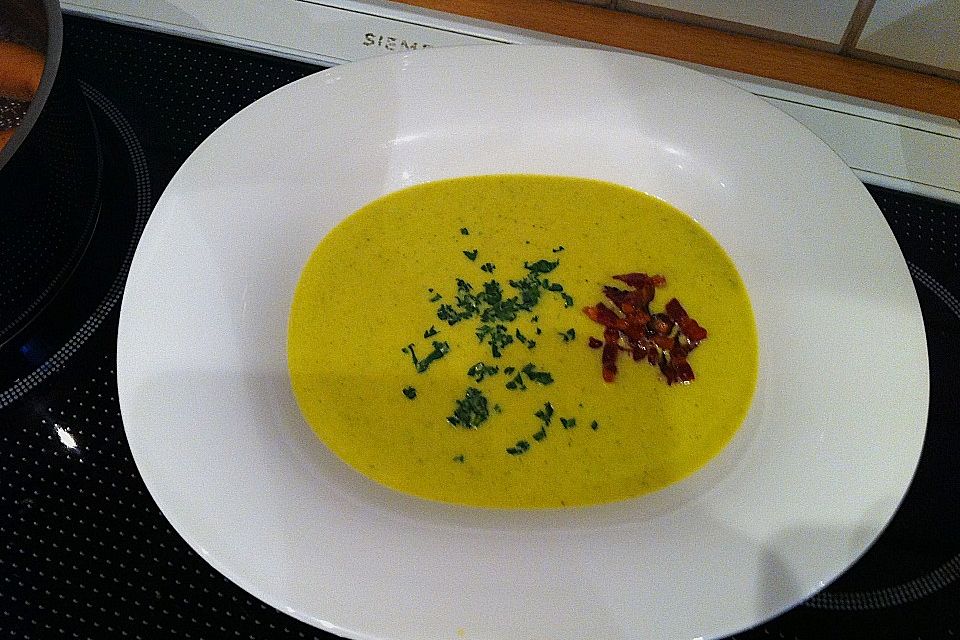 Brokkolisuppe mit Speck