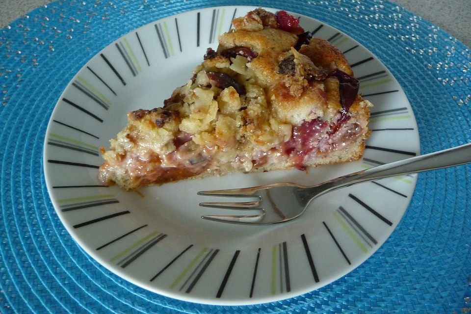 Zwetschgenkuchen mit Marzipanstreusel