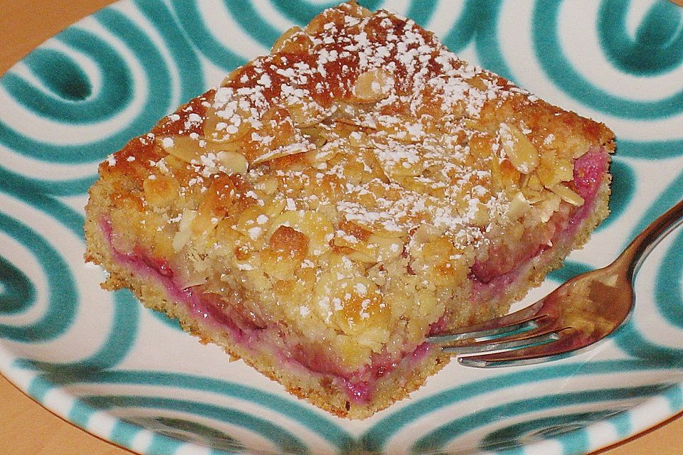 Zwetschgenkuchen mit Marzipanstreusel