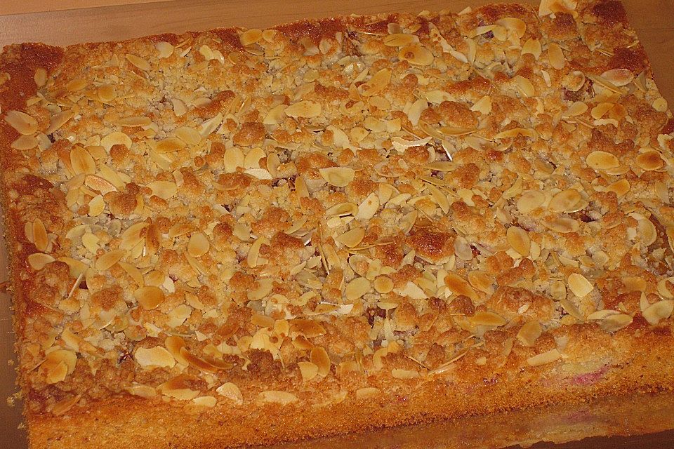 Zwetschgenkuchen mit Marzipanstreusel