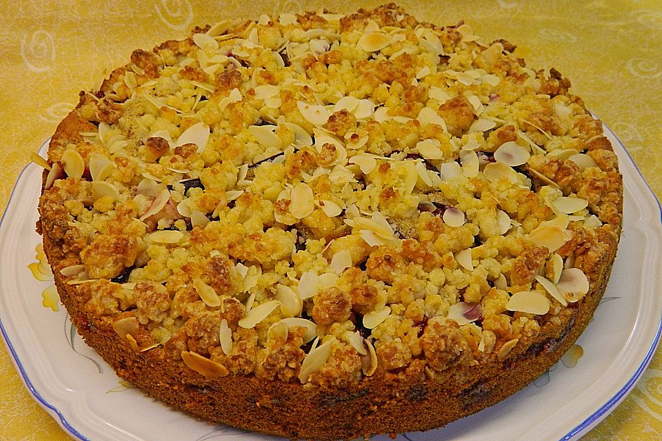 Zwetschgenkuchen mit Marzipanstreusel