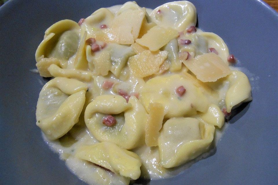 Tortellini mit Schinken Sahnesoße