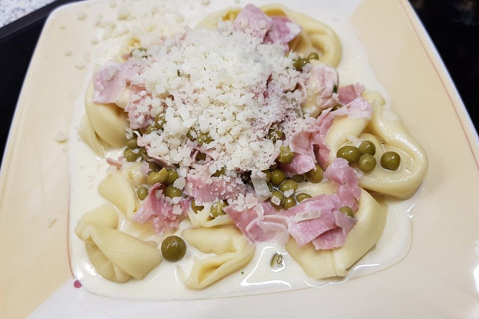 Tortellini mit Schinken Sahnesoße