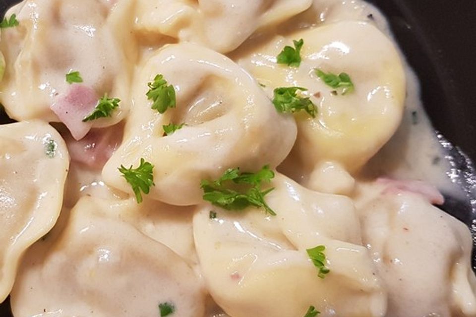 Tortellini mit Schinken Sahnesoße