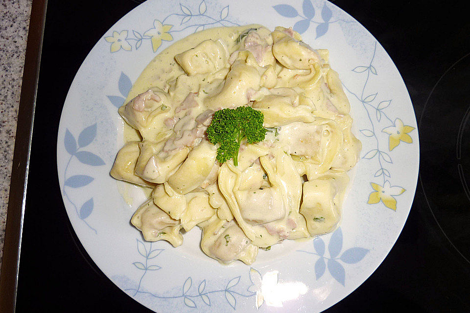 Tortellini mit Schinken Sahnesoße