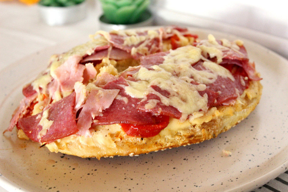 Fladenbrotpizza mit Schmelzkäse