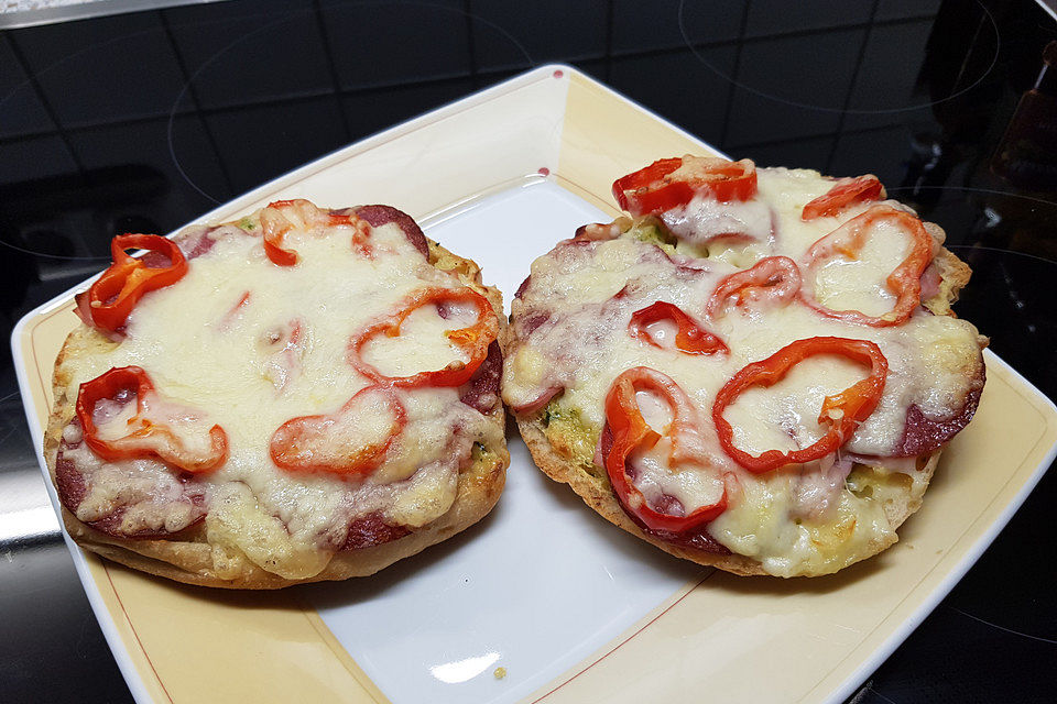 Fladenbrotpizza mit Schmelzkäse