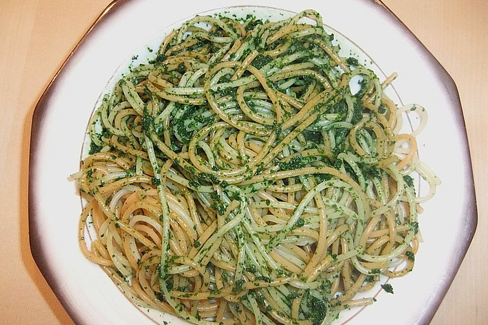 Zweierlei Spaghetti mit Bärlauchpaste