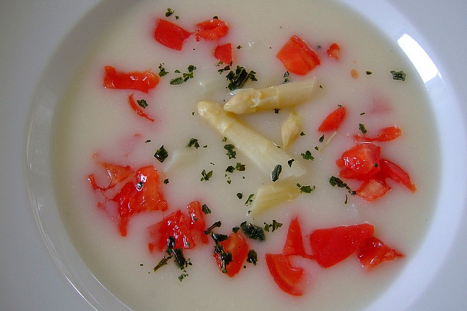 Sehr feine, italienische Spargelsuppe