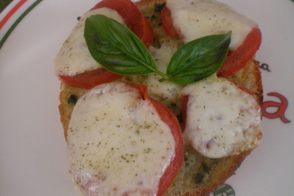 Tomaten-Mozzarella-Fladenbrote