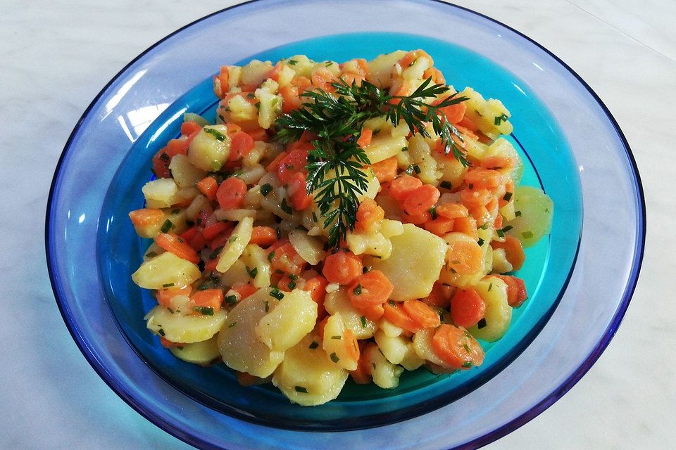 Kartoffelsalat mit Möhren