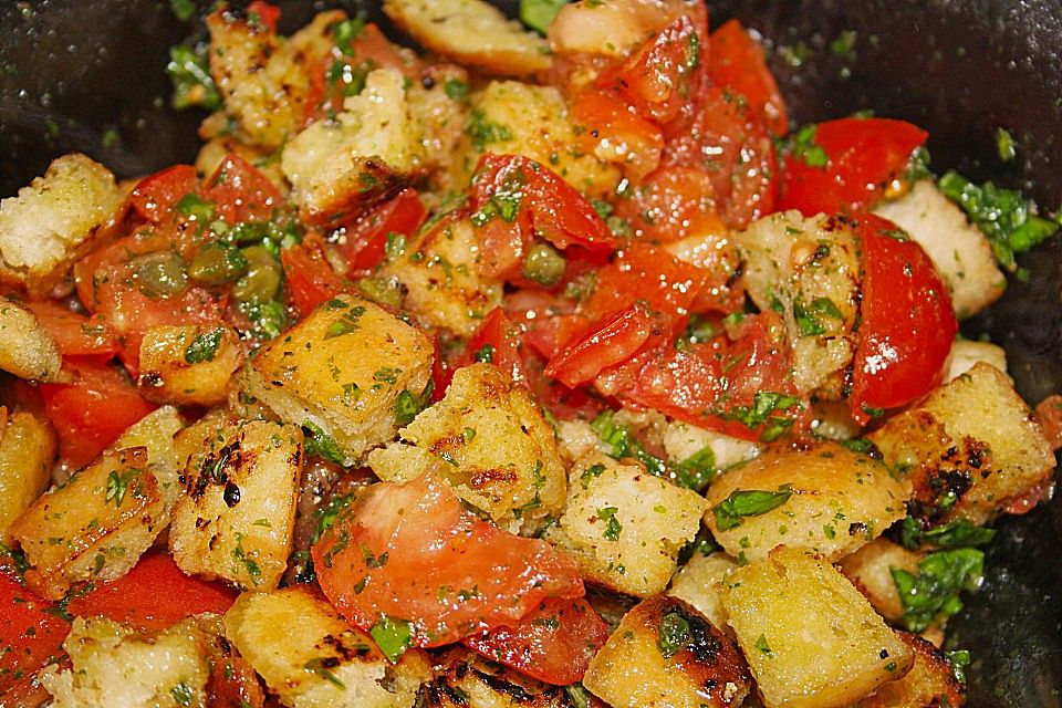 Brotsalat mit Tomaten