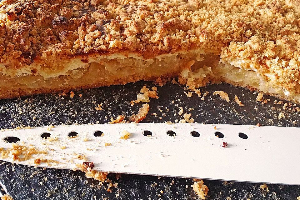 Streusel-Apfel-Topfen-Kuchen