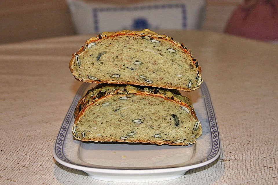 Kürbiskernbrot mit Käsehaube