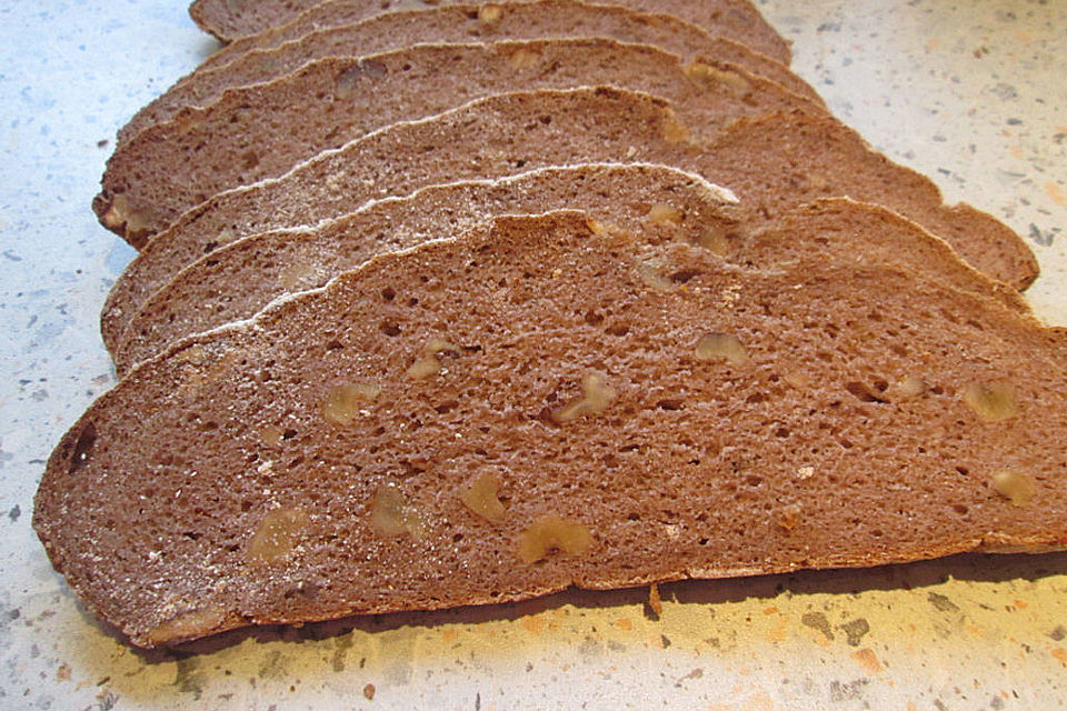 Vollkornbrot mit Sauerteig