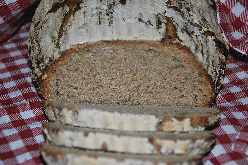 Vollkornbrot mit Sauerteig