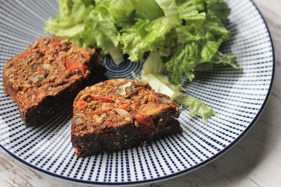 Nussbraten mit Tomaten