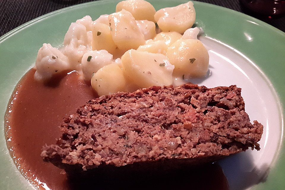 Nussbraten mit Tomaten