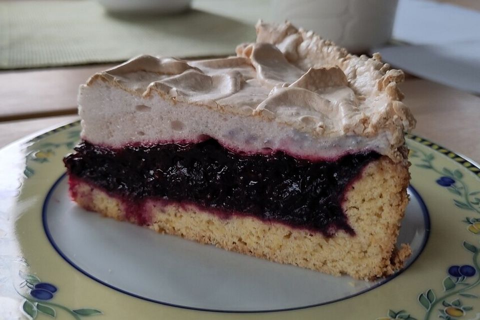 Holunderkuchen mit Zimtbaiser